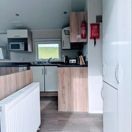 Large 4 Person Couples And Family Caravan In Newquay Bay Apartment *