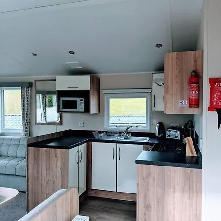 Large 4 Person Couples And Family Caravan In Newquay Bay Apartment