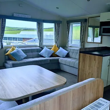 Apartment Large 4 Person Couples And Family Caravan In Newquay Bay