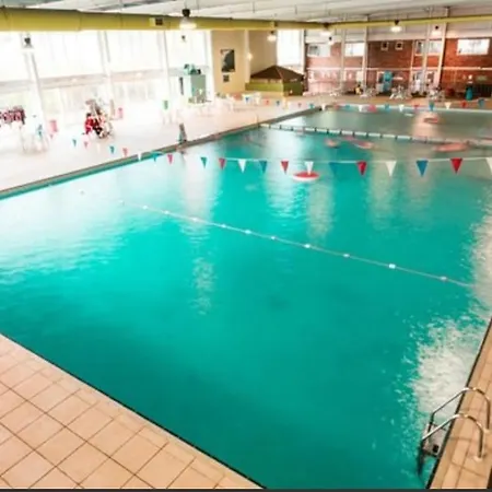 Large 4 Person Couples And Family Caravan In Newquay Bay *