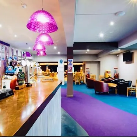 Apartment Large 4 Person Couples And Family Caravan In Newquay Bay