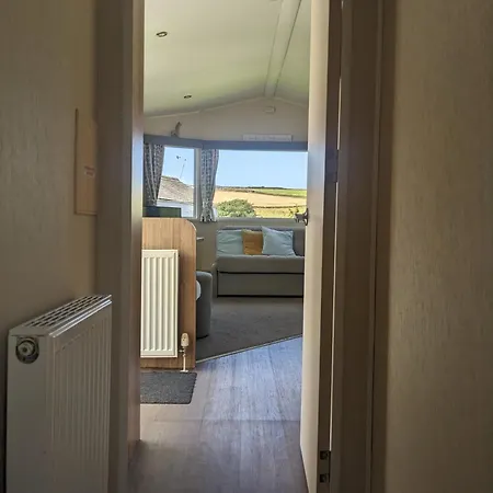 Apartment Large 4 Person Couples And Family Caravan In Newquay Bay *
