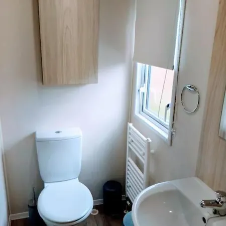 Large 4 Person Couples And Family Caravan In Newquay Bay Apartment *