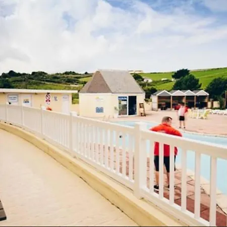 Apartment Large 4 Person Couples And Family Caravan In Newquay Bay *