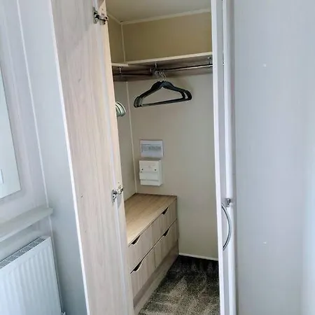 Apartment Large 4 Person Couples And Family Caravan In Newquay Bay *